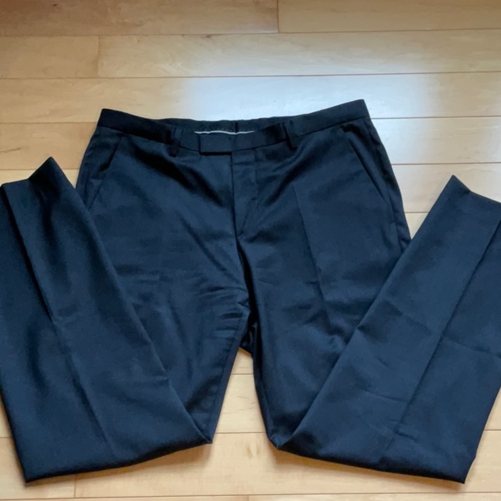 Hugo Boss 100% wool dress pants 33R x 30L